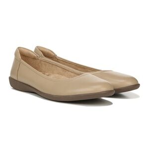 Naturalizer Flats, Fits like a Size 9 Wide